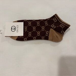 Gucci unisex cotton ankle socks.